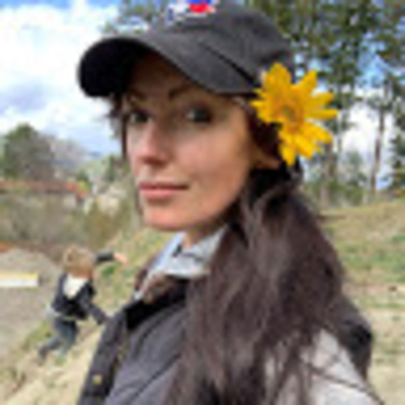 Profile Picture of Erin Derksen (@erinderksen) on Poshmark