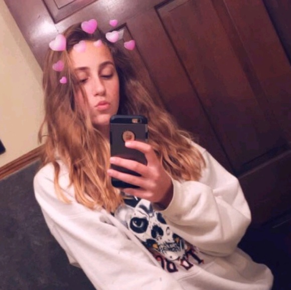 Profile Picture of Ciarra Arlt (@ciarra_a_a) on Poshmark