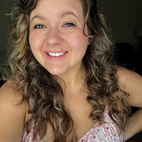 Profile Picture of Miranda Keller (@mirandakelle364) on Poshmark