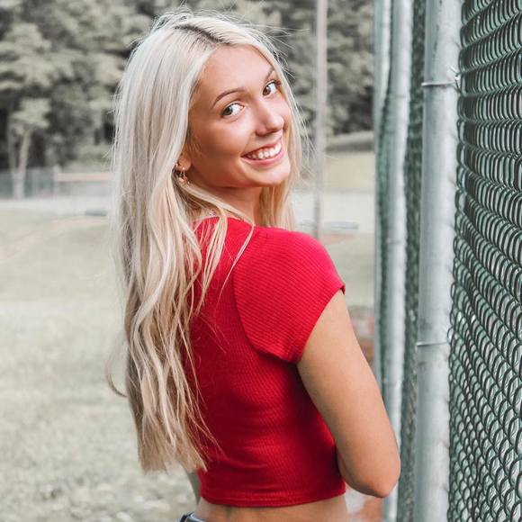 Profile Picture of Jenna Lowe (@dscjclowe) on Poshmark