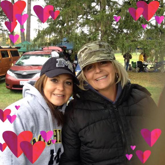 Profile Picture of Debra Huff (@dlittle411pool) on Poshmark