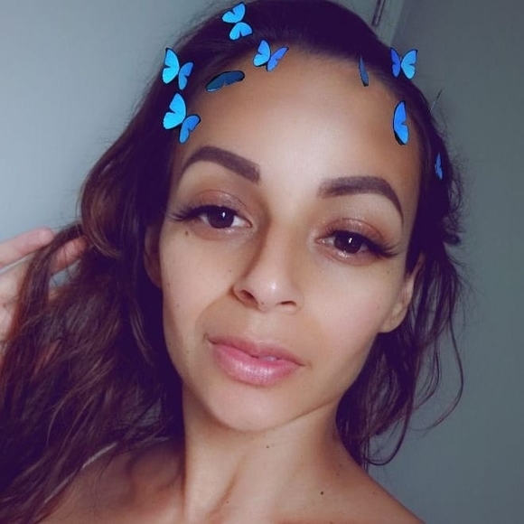 Profile Picture of Fatima Alvarado (@divinekaoz) on Poshmark