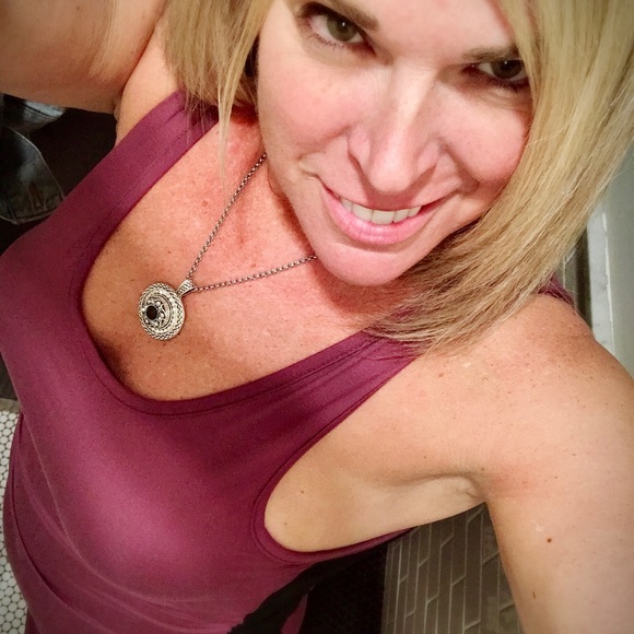 Profile Picture of Jen Skowronski (@tjsfitness) on Poshmark