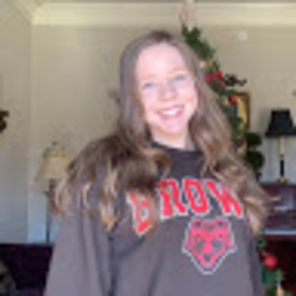 Profile Picture of Lara Swords (@laraswords02) on Poshmark