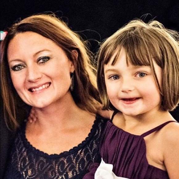 Profile Picture of April Thompson (@aprilt7831) on Poshmark