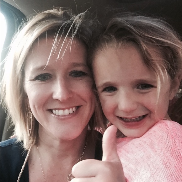 Profile Picture of Terri Fuessel (@tjfuessel) on Poshmark