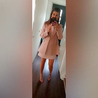 Profile Picture of Iris Noah (@iris.vanberlo.9) on Facebook