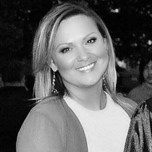 Profile Picture of Jeanna Fowler (@jeannarrf) on Poshmark