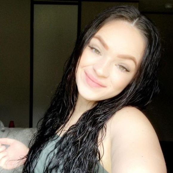 Profile Picture of Octavia Faythe (@mommasbaby70) on Poshmark