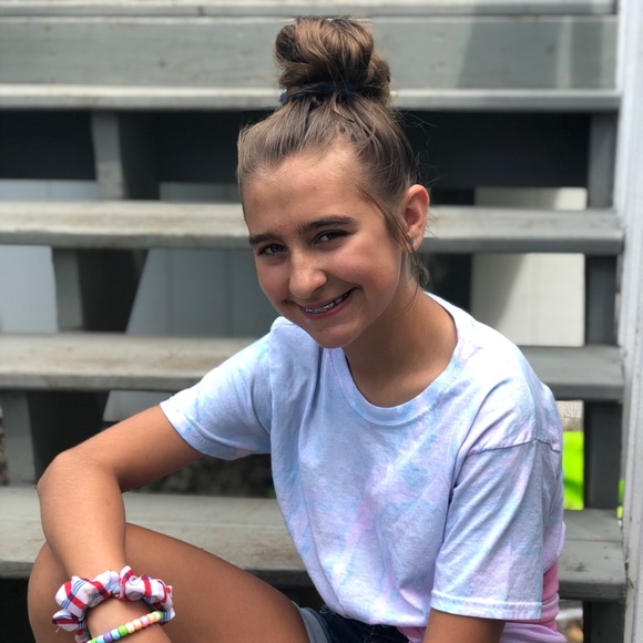 Profile Picture of Miley Tabatt (@mileytabatt07) on Poshmark