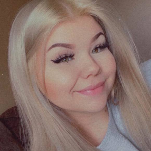 Profile Picture of Sammi Brausey (@sammibrausey) on Poshmark