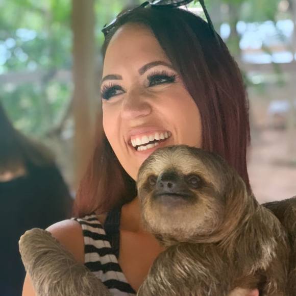 Profile Picture of Amanda Abel (@amandaabel) on Poshmark