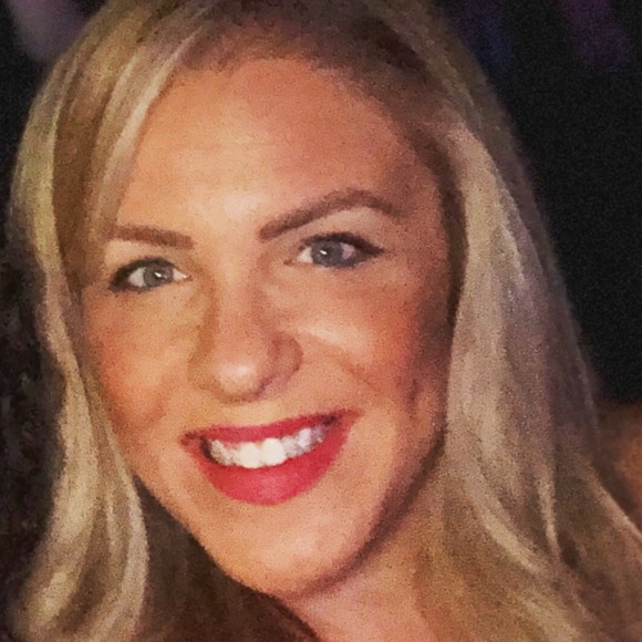 Profile Picture of Kristen Blizel (@kmblizel) on Poshmark