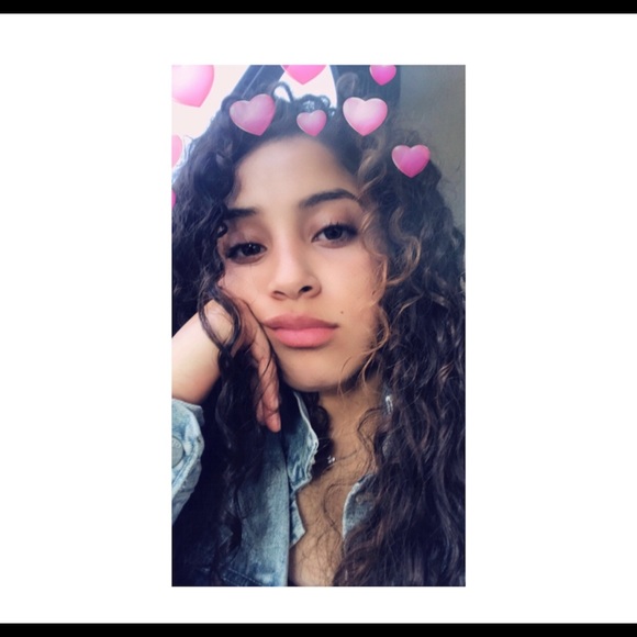 Profile Picture of Daniela Galarza (@galarza7) on Poshmark