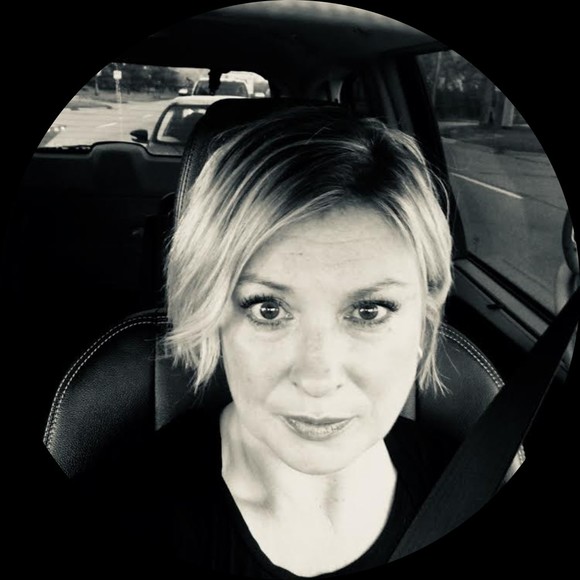 Profile Picture of Shannon Sawchuk (@shannonsawchuk) on Poshmark