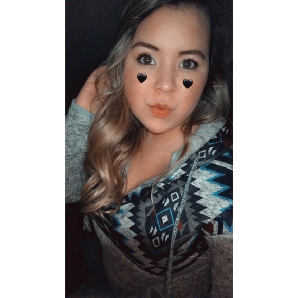 Profile Picture of Billie Lesmann (@billaay26) on Poshmark