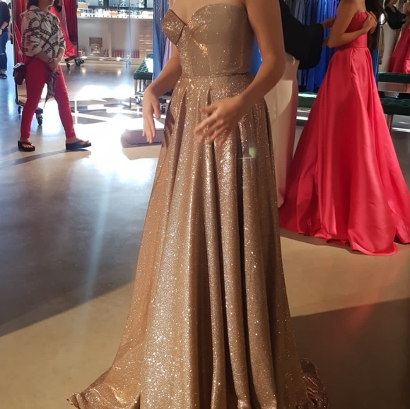 Profile Picture of Jas Coorey (@jascoorey) on Poshmark