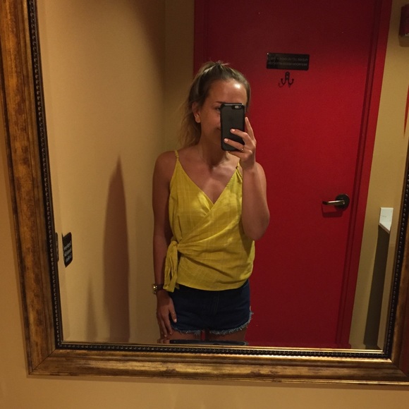 Profile Picture of Brianna Frutchey (@bfrutch) on Poshmark