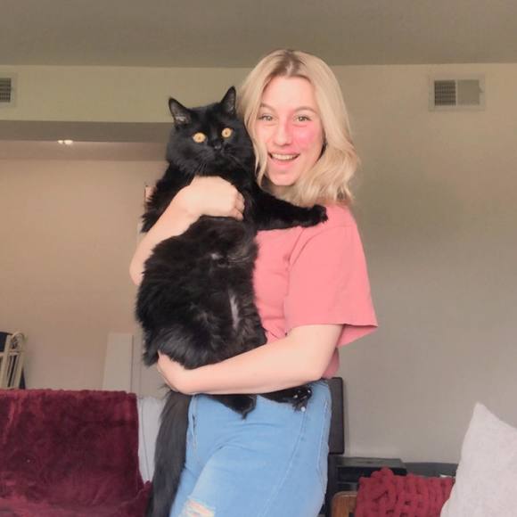 Profile Picture of Brenna Eaves (@brennaeaves) on Poshmark