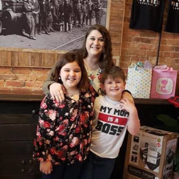 Profile Picture of Marlee Edwards skinner (@marleeskinner) on Poshmark