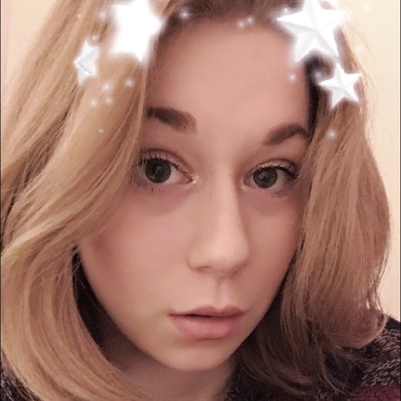 Profile Picture of Shelby Parthun (@shelbeary) on Poshmark