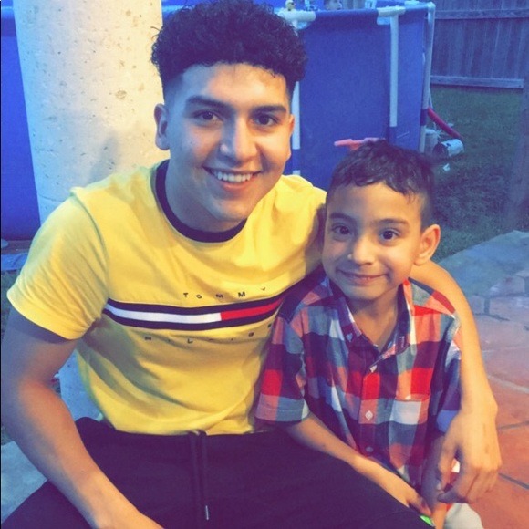 Profile Picture of Kevin Robledo (@kevinrobledo) on Poshmark