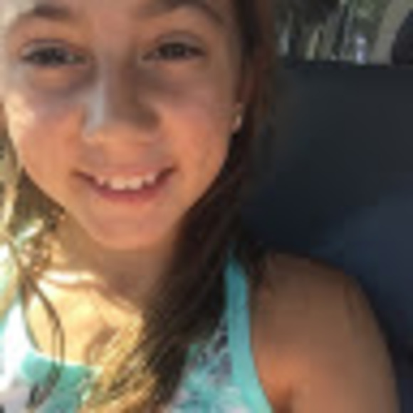 Talia Recenello - Poshmark Profile Picture of Talia Recenello (@taliarecenello) on Poshmark