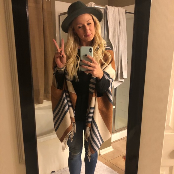 Profile Picture of Ashley Lundquist (@ashleylundquist) on Poshmark