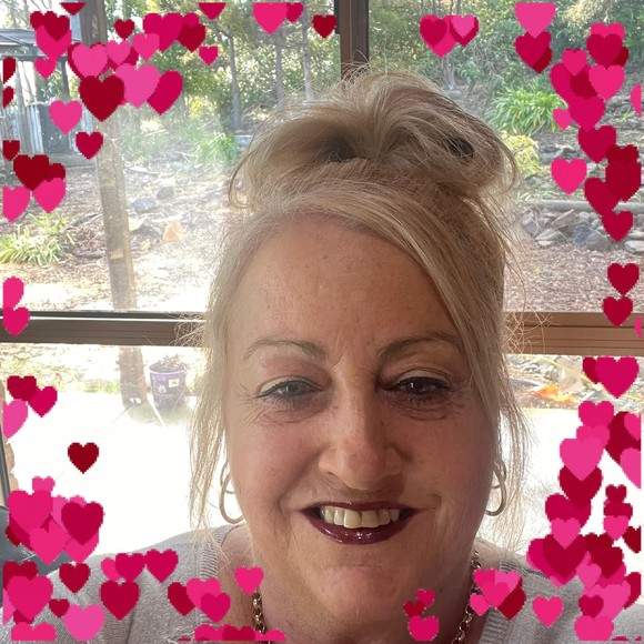 Profile Picture of Debbie Wroe (@debbiewroe) on Poshmark