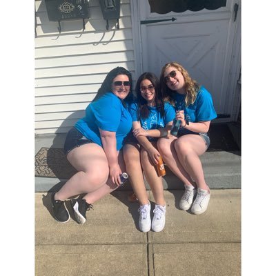 Profile Picture of Molls (@mollieengle15) on Twitter