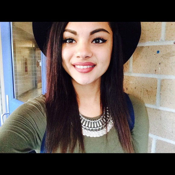 Profile Picture of Zy Wagy (@ziwagy) on Poshmark