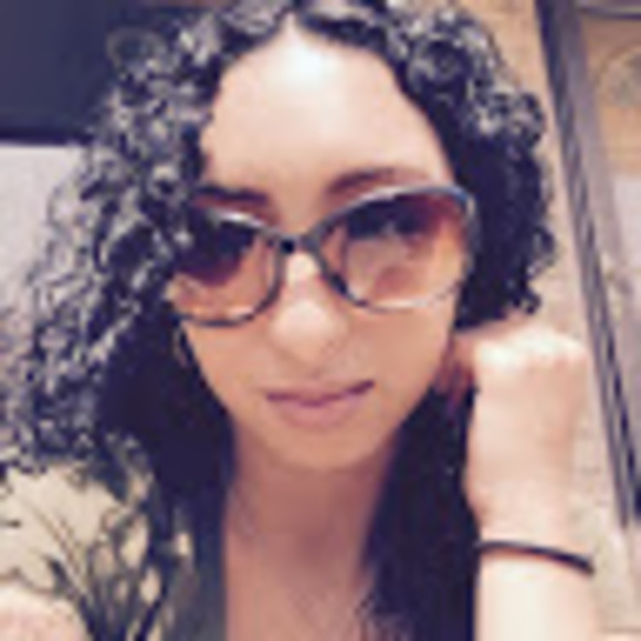 Profile Picture of Cecilia Marchese (@ceciliamarchese) on Poshmark