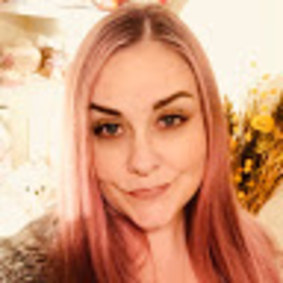 Profile Picture of Melissa Purvines (@melissapurvines) on Poshmark