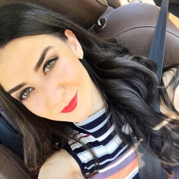 Profile Picture of Cecilia Paredes (@cecyparedesg) on Poshmark