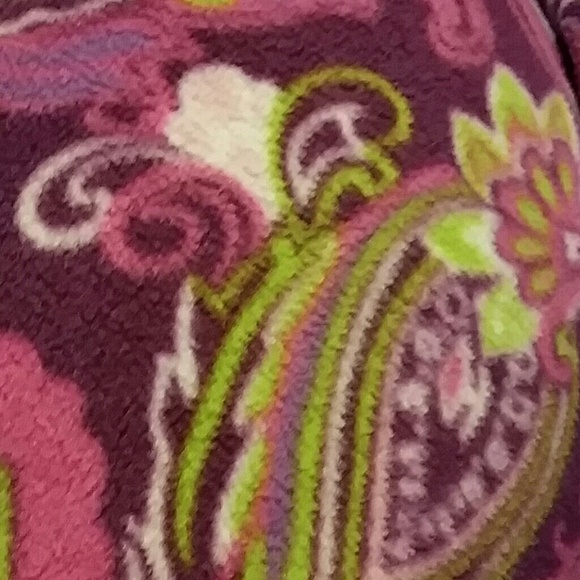 Profile Picture of Lisa Neuling (@lisaneuling) on Poshmark