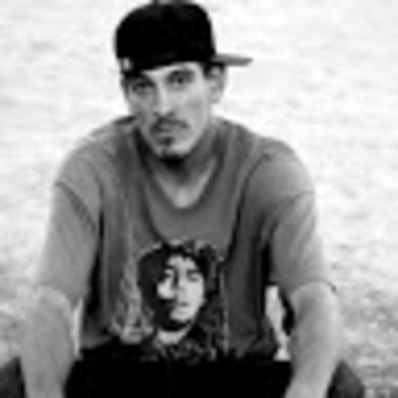 Profile Picture of Jared Goossens (@jaredgoossens) on Poshmark