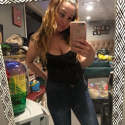 Profile Picture of Alyssa Golowach (@AlyssaGolowach) on Twitter