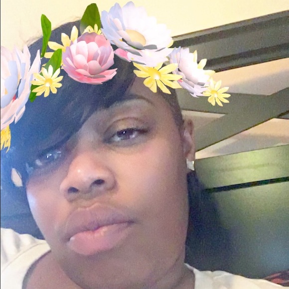 Profile Picture of Chrissy Strawder (@mookiestrawder) on Poshmark