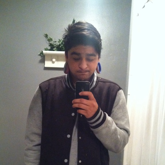 Profile Picture of Michael Clavesilla (@treekass) on Poshmark