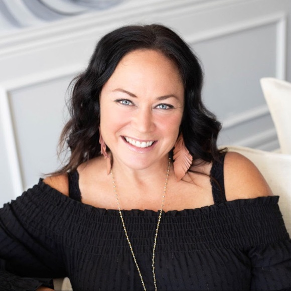 Profile Picture of Andrea Monath schumacher (@andreamonath362) on Poshmark