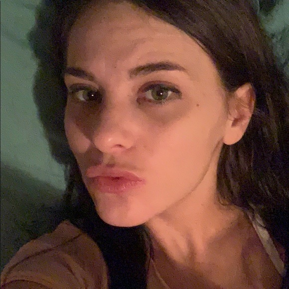 Profile Picture of Kendall Bishop (@kbishop090) on Poshmark