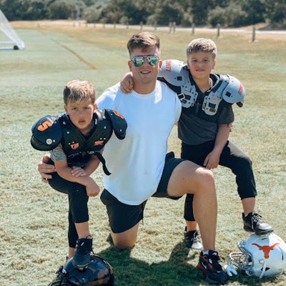 Matison Bixby - Poshmark Profile Picture of Matison Bixby (@matisonbixby) on Poshmark