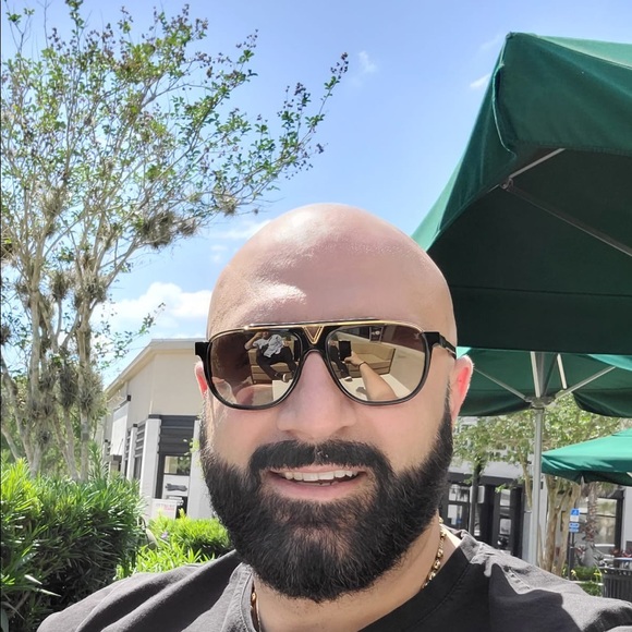 Profile Picture of Pierre Mazraany (@pierre_mazraani) on Poshmark