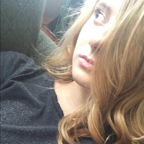 Gillian Morgan - Poshmark Profile Picture of Gillian Morgan (@uhitsgillian) on Poshmark