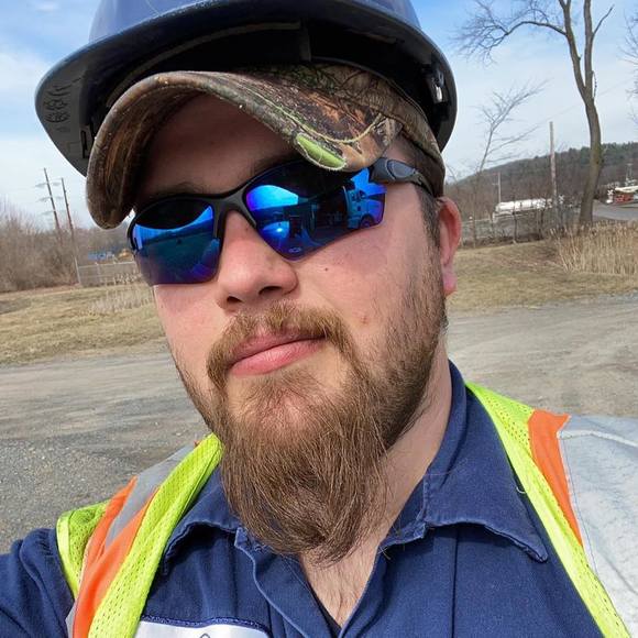 Profile Picture of Drew Reynolds (@drewreynolds405) on Poshmark