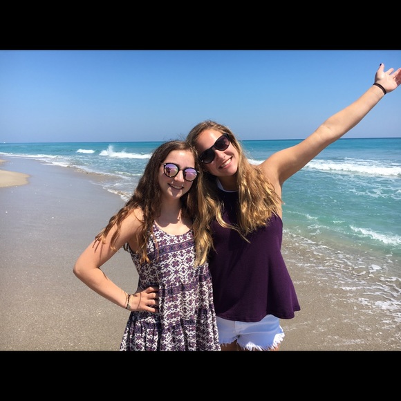 Profile Picture of Abby Pescovitz (@abbypescovitz) on Poshmark