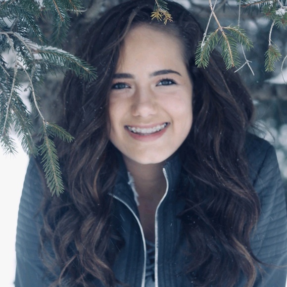 Cassidy Buschur - Poshmark Profile Picture of Cassidy Buschur (@cassybuschur1) on Poshmark