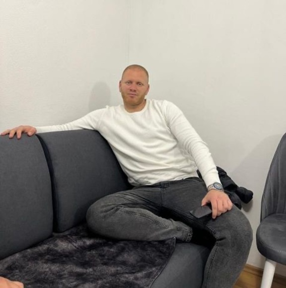 Profile Picture of Veton Tërstena (@vetont) on Poshmark