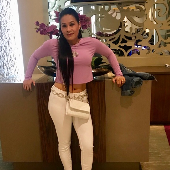 Profile Picture of Rebecca Holsworth (@bestmom68) on Poshmark