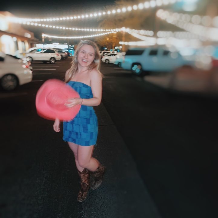 Profile Picture of Azure (@azuretravels_) on Tiktok